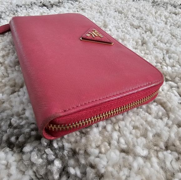 ❤️‍🔥 LOW START ❤️‍🔥 Authentic Prada zippy wallet - Picture 7 of 12